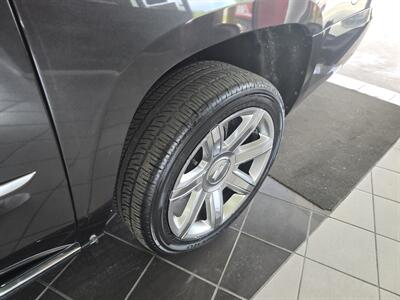 2017 Cadillac Escalade ESV Premium Luxury   - Photo 40 - Hamilton, OH 45015