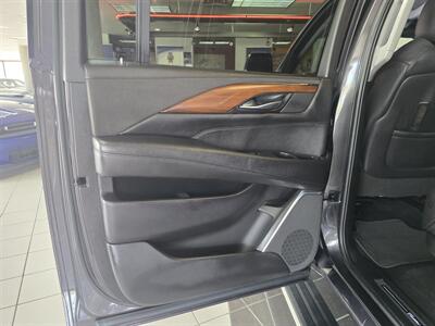 2017 Cadillac Escalade ESV Premium Luxury   - Photo 10 - Hamilton, OH 45015