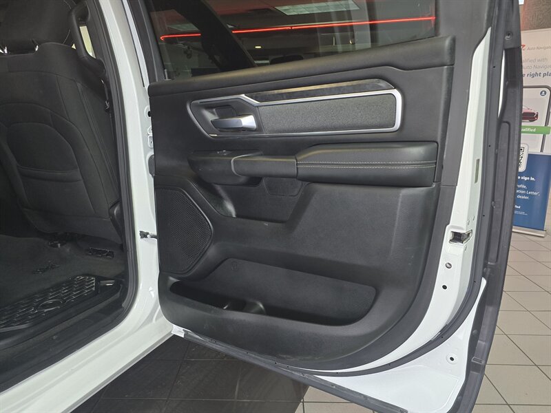 2020 RAM 1500 Big Horn/CREW CAB/HEMI/4X4 - Photo 16 - Hamilton, OH 45015
