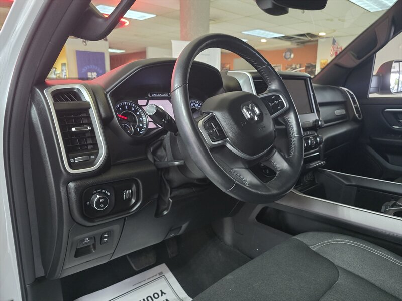 2020 RAM 1500 Big Horn/CREW CAB/HEMI/4X4 - Photo 8 - Hamilton, OH 45015