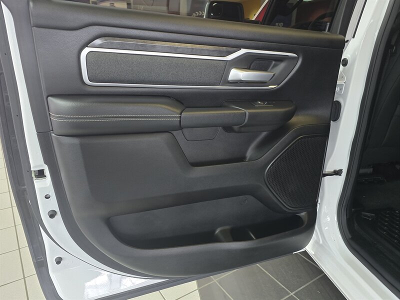 2020 RAM 1500 Big Horn/CREW CAB/HEMI/4X4 - Photo 10 - Hamilton, OH 45015
