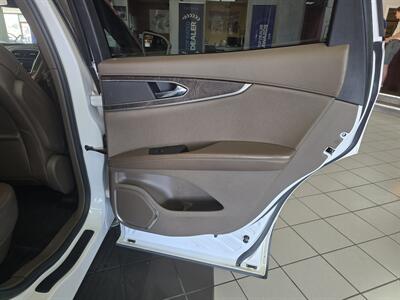 2016 Lincoln MKX Reserve 4DR SUV AWD   - Photo 16 - Hamilton, OH 45015