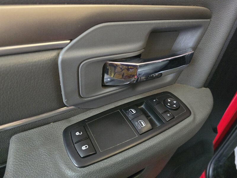 2013 RAM 1500 Express 2DR REGULAR CAB 4X4 - Photo 14 - Hamilton, OH 45015