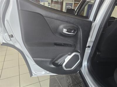 2018 Jeep Renegade Latitude   - Photo 10 - Hamilton, OH 45015