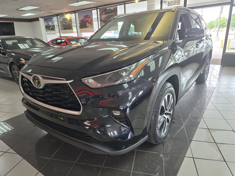 2023 Toyota Highlander XLE 4DR SUV  