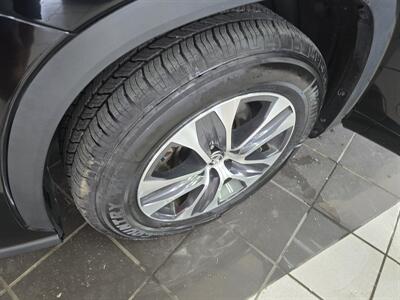 2023 Toyota Highlander XLE   - Photo 31 - Hamilton, OH 45015
