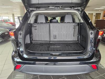 2023 Toyota Highlander XLE   - Photo 28 - Hamilton, OH 45015