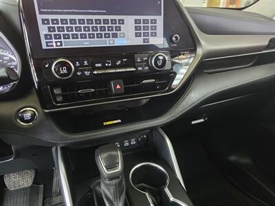 2023 Toyota Highlander XLE   - Photo 25 - Hamilton, OH 45015