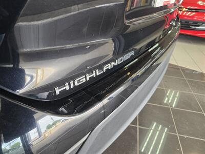 2023 Toyota Highlander XLE   - Photo 26 - Hamilton, OH 45015