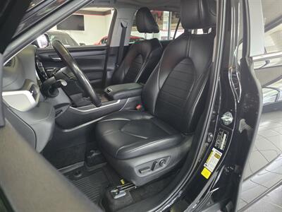 2023 Toyota Highlander XLE   - Photo 9 - Hamilton, OH 45015