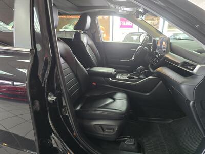 2023 Toyota Highlander XLE   - Photo 15 - Hamilton, OH 45015