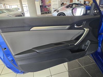 2018 Honda Civic Touring 2DR COUPE   - Photo 9 - Hamilton, OH 45015