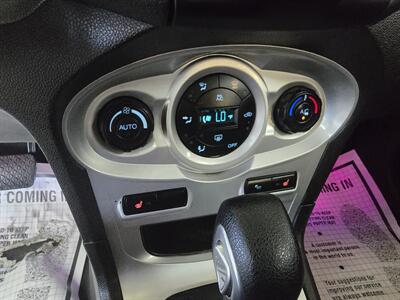 2017 Ford Fiesta SE 4DR SEDAN   - Photo 20 - Hamilton, OH 45015