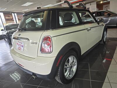 2013 MINI Cooper Cooper 2DR HATCHBACK   - Photo 5 - Hamilton, OH 45015