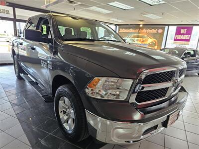 2018 RAM 1500 Express-CREW CAB-4X4-HEMI   - Photo 4 - Hamilton, OH 45015