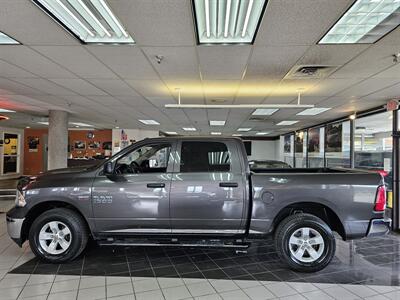 2018 RAM 1500 Express-CREW CAB-4X4-HEMI   - Photo 2 - Hamilton, OH 45015