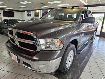 2018 RAM 1500 Express-CREW CAB-4X4-HEMI   - Photo 1 - Hamilton, OH 45015