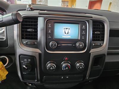 2018 RAM 1500 Express-CREW CAB-4X4-HEMI   - Photo 16 - Hamilton, OH 45015