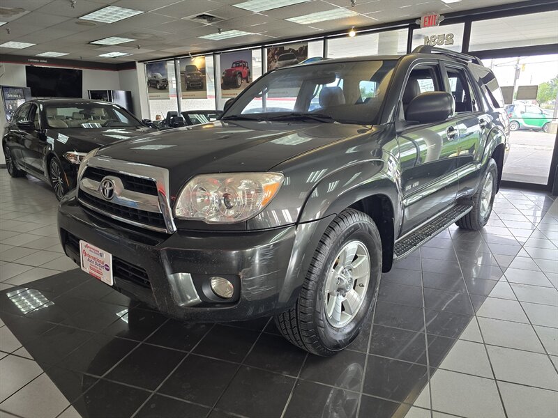 2006 Toyota 4Runner SR5   - Photo 1 - Hamilton, OH 45015