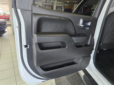 2017 Chevrolet Silverado 1500 LT-CREW CAB-4X4/V8   - Photo 8 - Hamilton, OH 45015