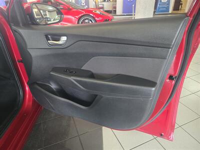 2019 Hyundai Accent SE 4DR SEDAN   - Photo 12 - Hamilton, OH 45015