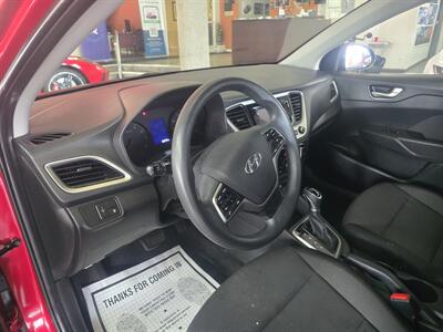 2019 Hyundai Accent SE 4DR SEDAN   - Photo 8 - Hamilton, OH 45015