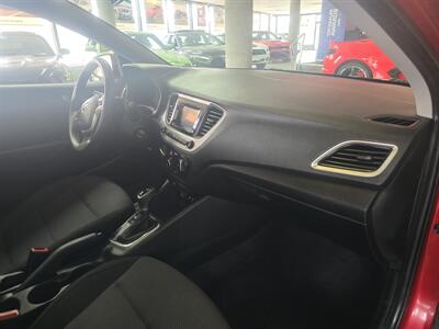 2019 Hyundai Accent SE 4DR SEDAN   - Photo 13 - Hamilton, OH 45015