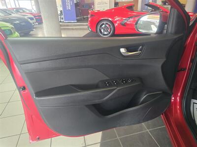 2019 Hyundai Accent SE 4DR SEDAN   - Photo 7 - Hamilton, OH 45015