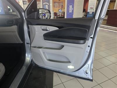 2019 Honda Pilot Touring 4DR SUV AWD   - Photo 15 - Hamilton, OH 45015