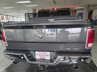 2017 RAM 1500 Laramie CREW CAB 4X4   - Photo 8 - Hamilton, OH 45015