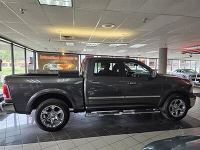 2017 RAM 1500 Laramie CREW CAB 4X4   - Photo 5 - Hamilton, OH 45015