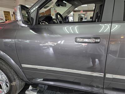 2017 RAM 1500 Laramie CREW CAB 4X4   - Photo 13 - Hamilton, OH 45015