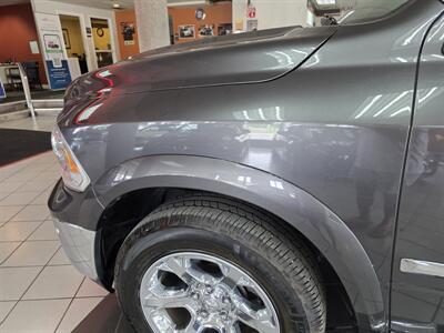 2017 RAM 1500 Laramie CREW CAB 4X4   - Photo 10 - Hamilton, OH 45015