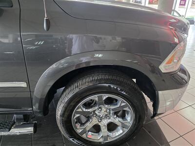 2017 RAM 1500 Laramie CREW CAB 4X4   - Photo 43 - Hamilton, OH 45015