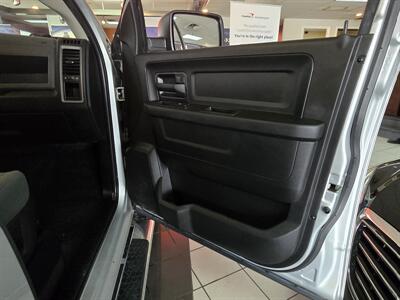 2018 RAM 1500 Express   - Photo 18 - Hamilton, OH 45015