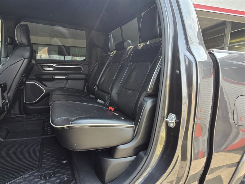 2019 RAM 1500 Laramie CREW CAB 4X4 - Photo 14 - Hamilton, OH 45015