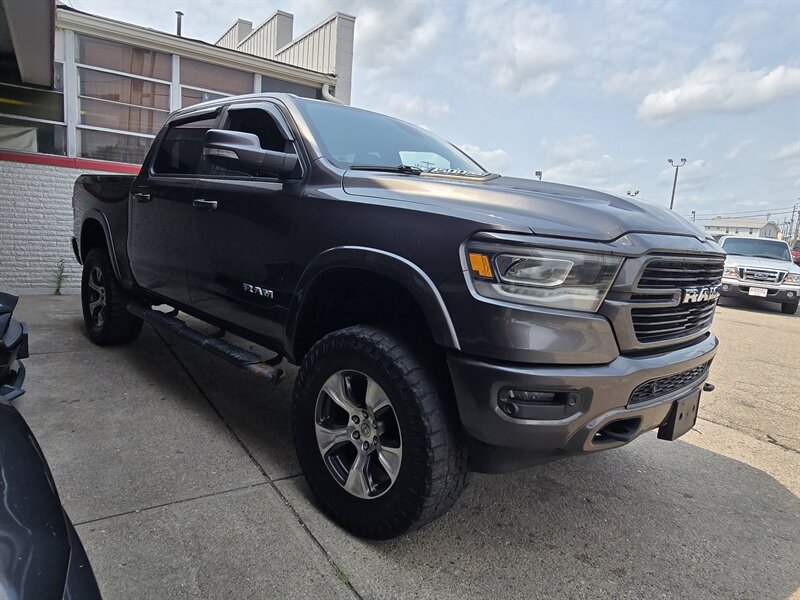 2019 RAM 1500 Laramie CREW CAB 4X4 - Photo 3 - Hamilton, OH 45015