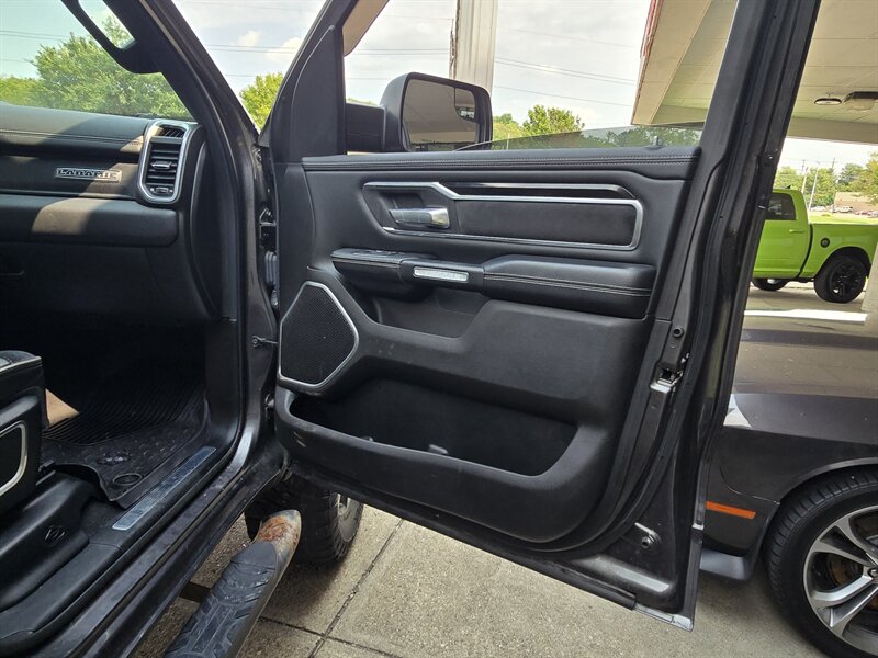 2019 RAM 1500 Laramie CREW CAB 4X4 - Photo 15 - Hamilton, OH 45015