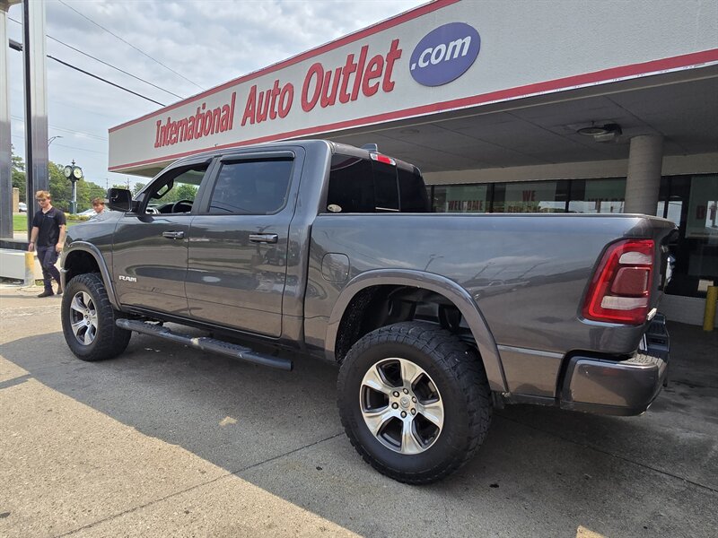 2019 RAM 1500 Laramie CREW CAB 4X4 - Photo 6 - Hamilton, OH 45015