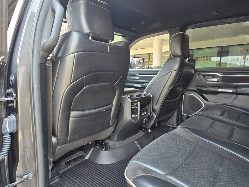 2019 RAM 1500 Laramie CREW CAB 4X4 - Photo 13 - Hamilton, OH 45015