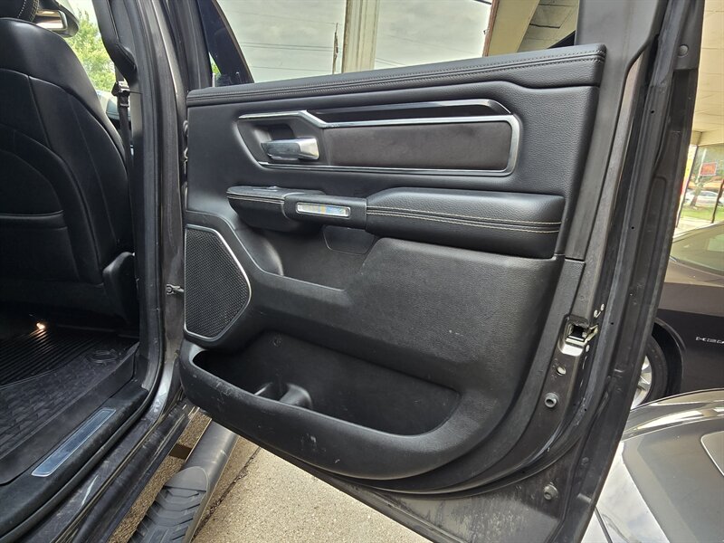 2019 RAM 1500 Laramie CREW CAB 4X4 - Photo 18 - Hamilton, OH 45015