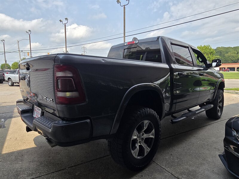 2019 RAM 1500 Laramie CREW CAB 4X4 - Photo 4 - Hamilton, OH 45015