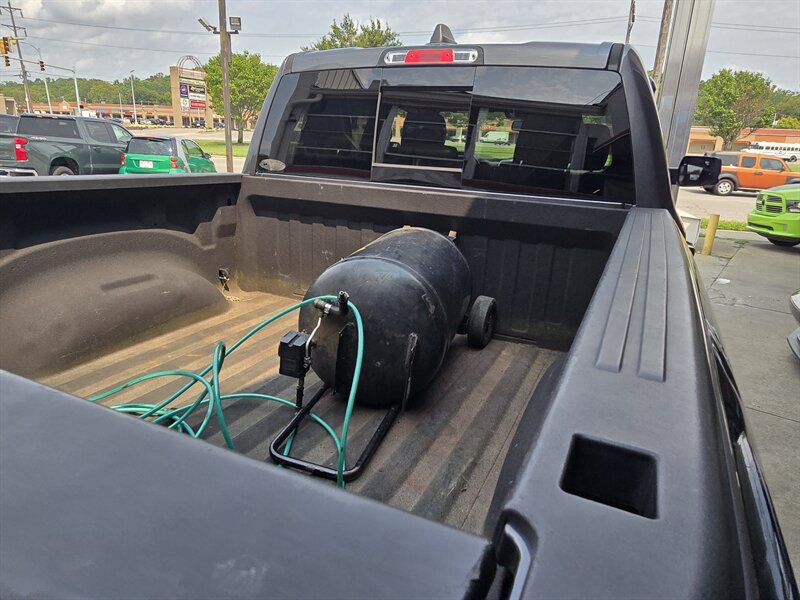 2019 RAM 1500 Laramie CREW CAB 4X4 - Photo 38 - Hamilton, OH 45015