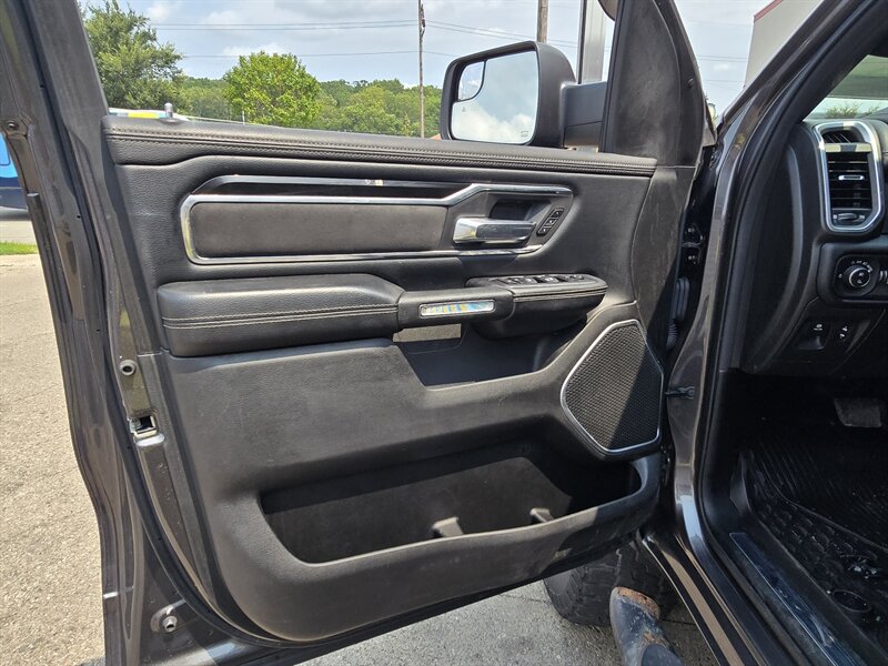 2019 RAM 1500 Laramie CREW CAB 4X4 - Photo 9 - Hamilton, OH 45015