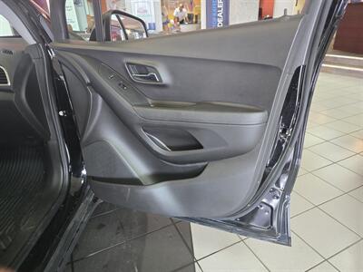 2019 Chevrolet Trax LT 4DR CROSSOVER   - Photo 12 - Hamilton, OH 45015