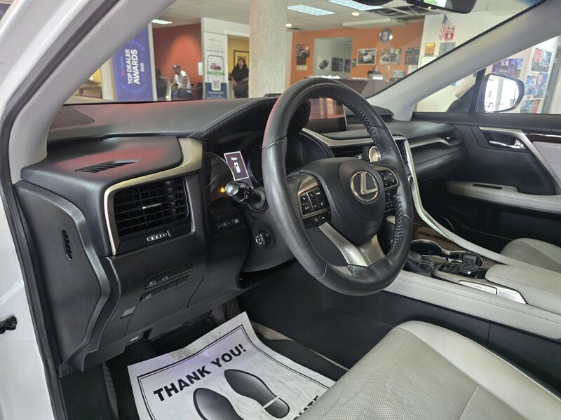 2017 Lexus RX Base 4DR SUV AWD - Photo 9 - Hamilton, OH 45015