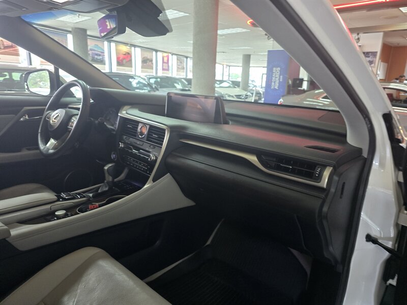 2017 Lexus RX Base 4DR SUV AWD - Photo 15 - Hamilton, OH 45015