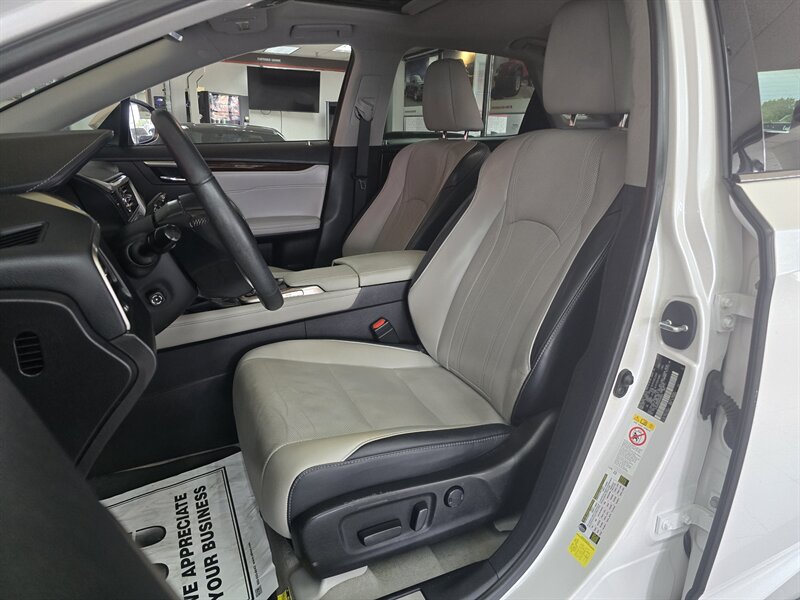 2017 Lexus RX Base 4DR SUV AWD - Photo 10 - Hamilton, OH 45015