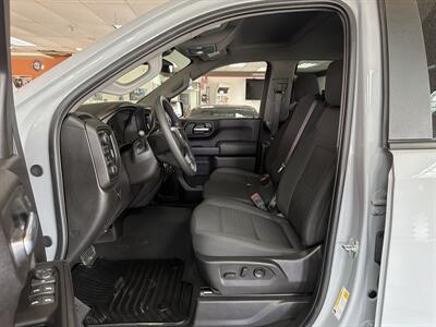 2025 Chevrolet Silverado 1500 Custom 4DR CREW CAB 4X4   - Photo 8 - Hamilton, OH 45015