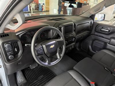 2025 Chevrolet Silverado 1500 Custom 4DR CREW CAB 4X4   - Photo 10 - Hamilton, OH 45015